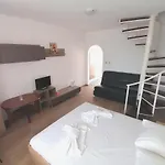 Siana House Равда