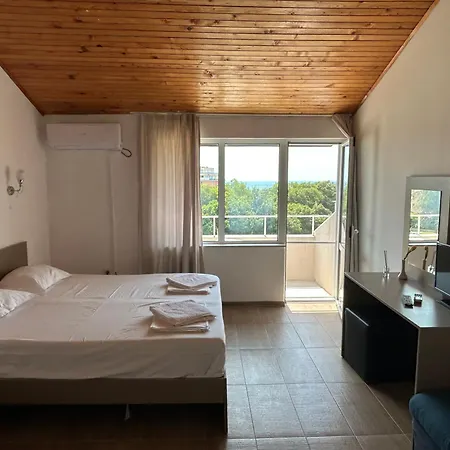 Siana House Равда
