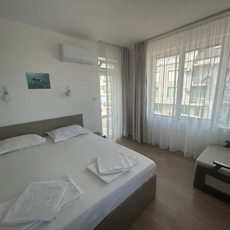 Къща за гости Siana House