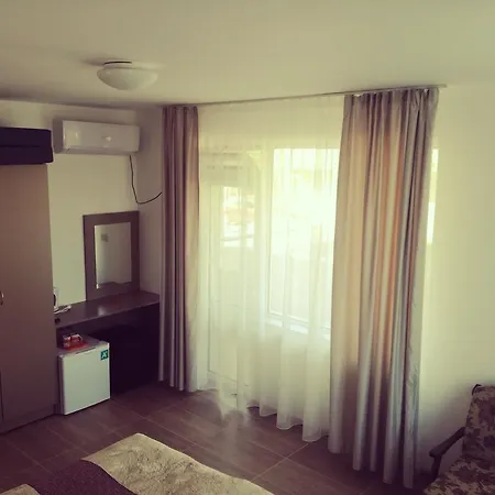 Къща за гости Siana House Равда