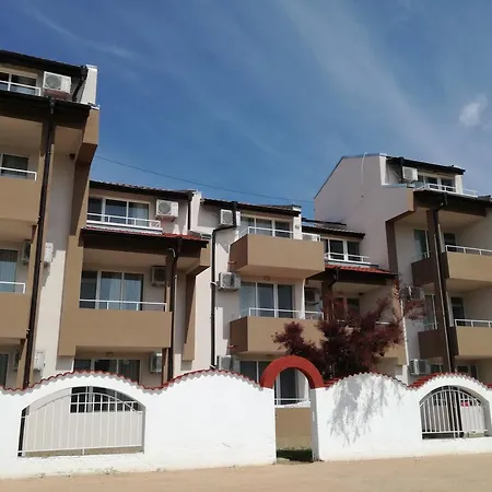Къща за гости Siana House Равда