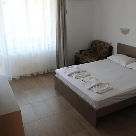 Siana House Къща за гости 3*
