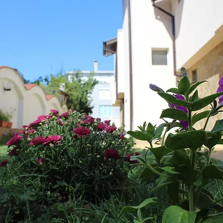Siana House Къща за гости